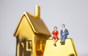 婚后买房属于共同财产吗（夫妻婚后买房写占比例）