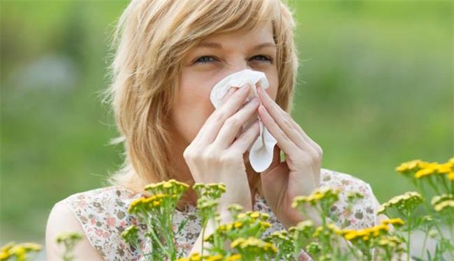 花粉过敏导致脸上起红疙瘩（ 该怎么办）
