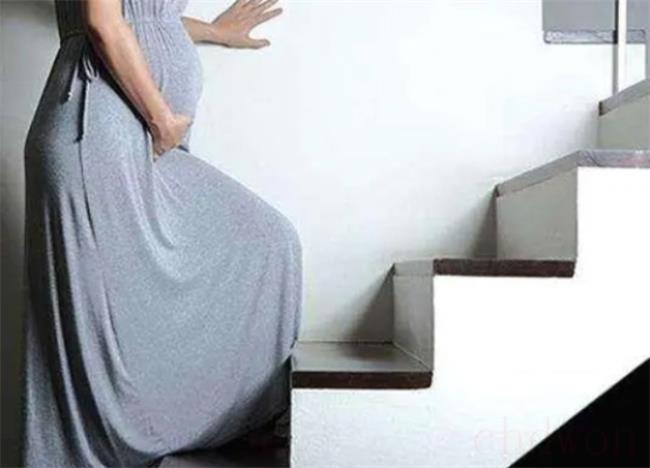 孕9月爬楼梯有助于顺产吗（）