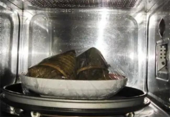 冷冻的粽子可以直接放微波炉加热吗