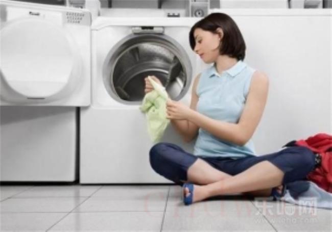 如何洗衣服避免错误的洗衣方式（）