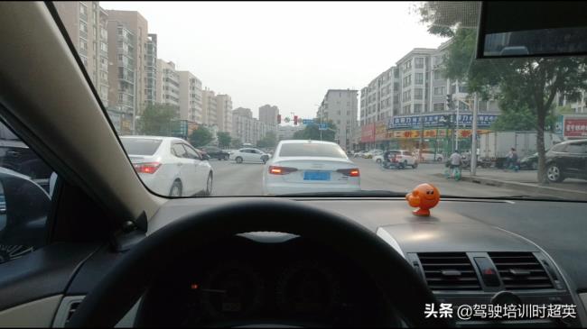 闯红灯扣几分(闯红灯扣分及处罚) 闯红灯扣几分(闯红灯扣分及处罚)