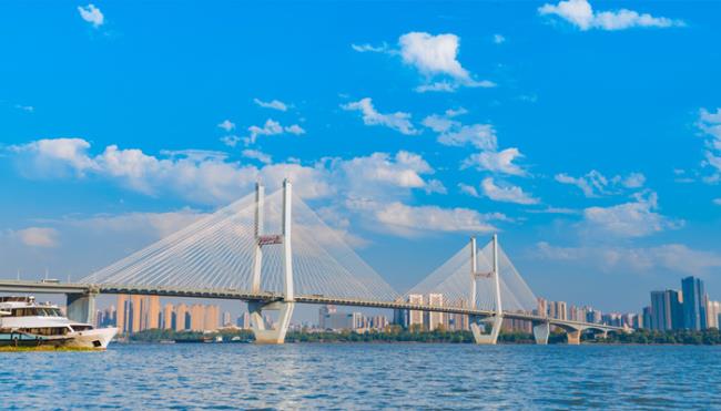 长江中下游平原被称为鱼米之乡的原因