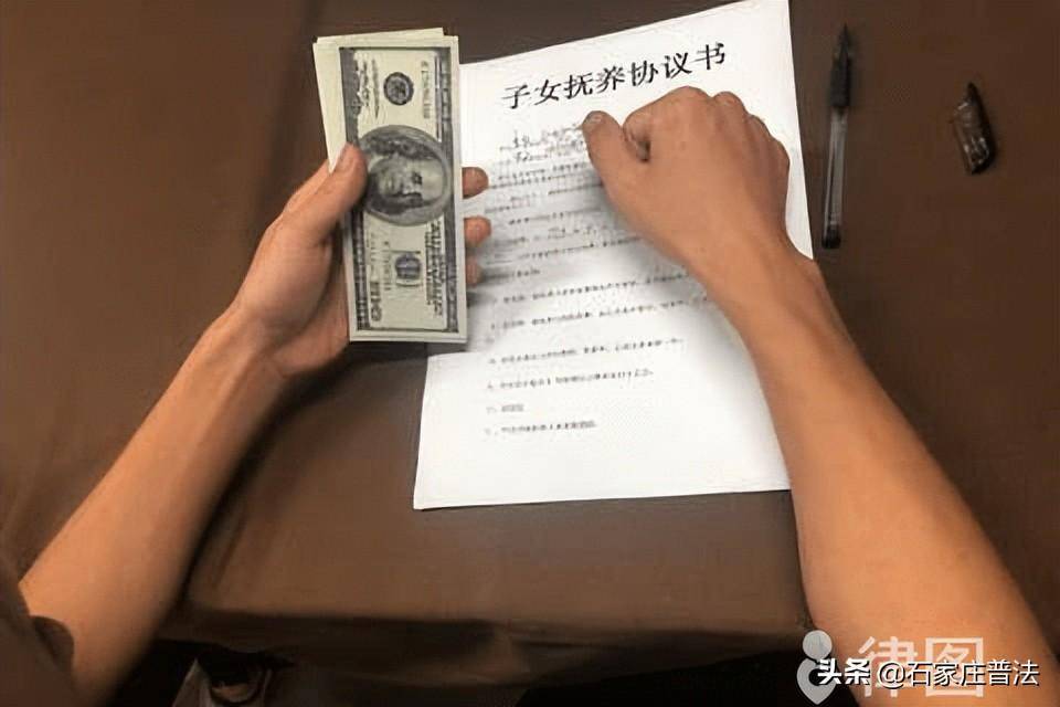 离婚后抚养费不给起诉有用吗（拖欠抚养费的后果）