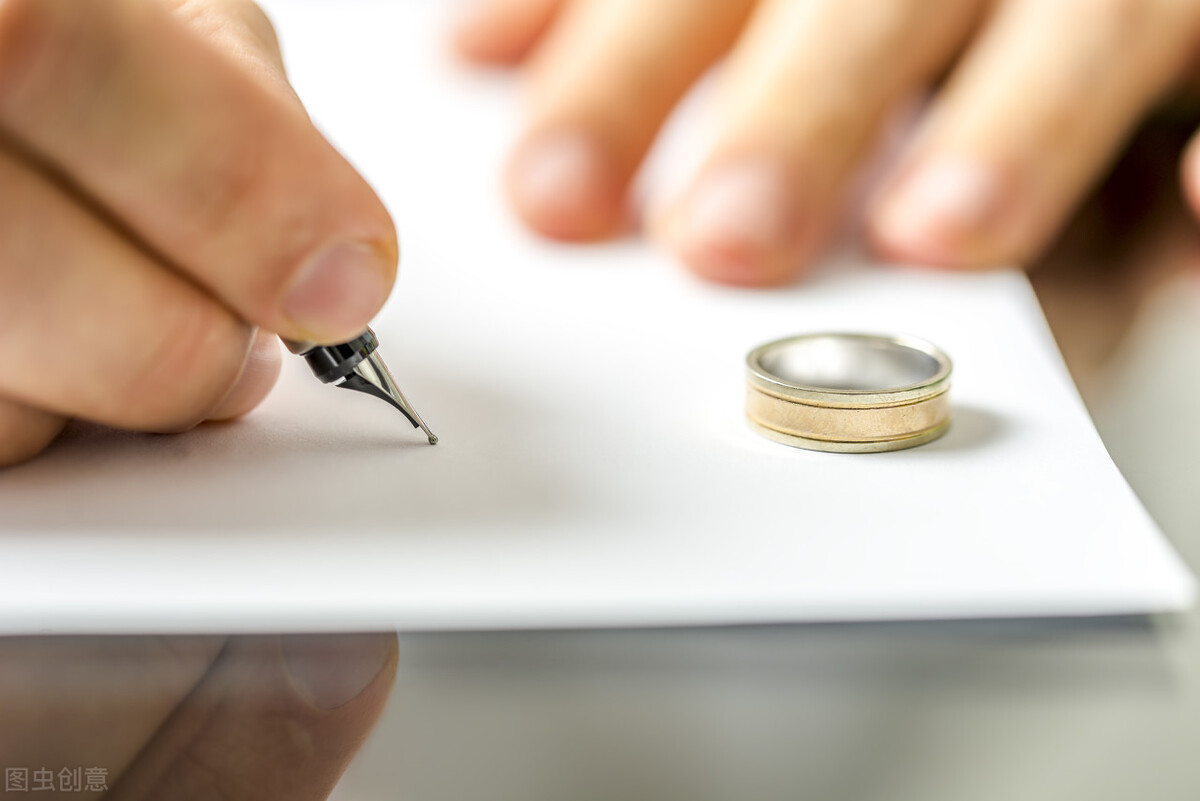离婚官司收费标准（起诉离婚流程和费用）