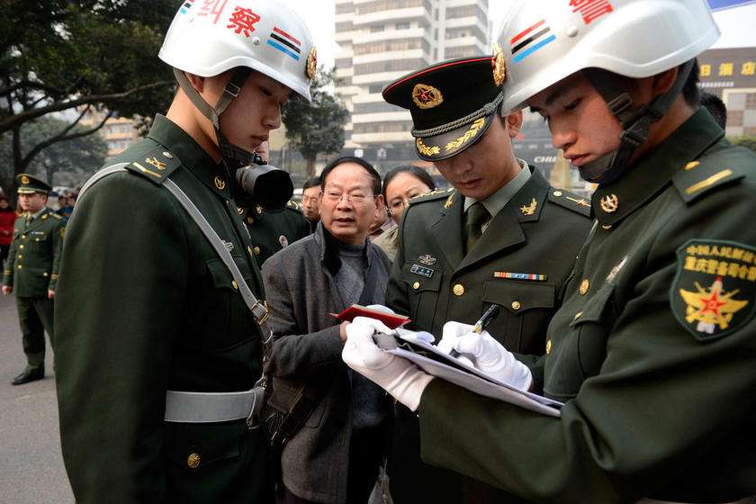 警车撞人承担什么责任和义务（讲解警车撞人的处理和赔偿）