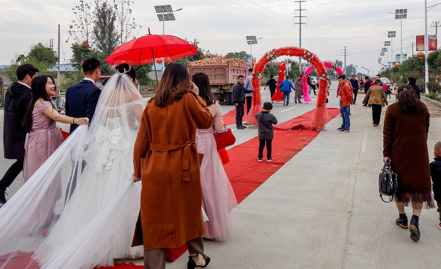 彩礼什么时候给女方家（订婚女方回礼注意事项）