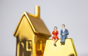 婚后买房属于公共财产吗（婚后买房离婚房产分割方式）