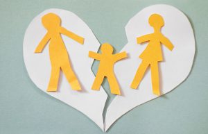 离婚抚养费标准（离婚孩子抚养权的判定原则）