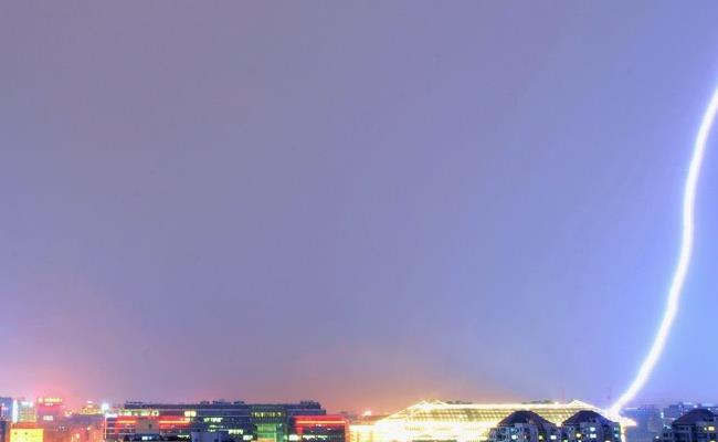 ​超级火流星划过北京夜空（这一幕有多惊艳？）