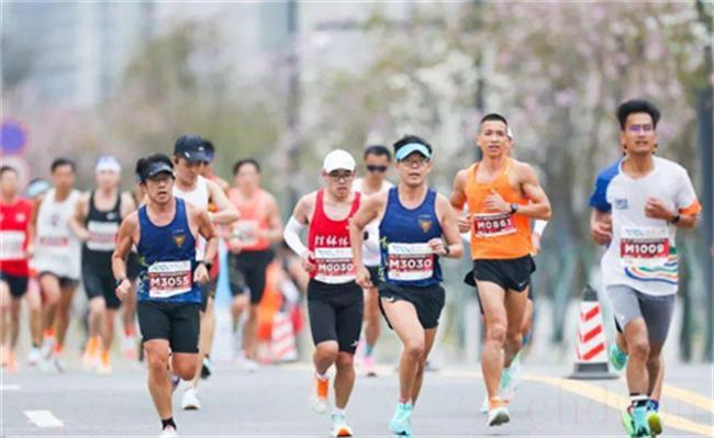 ​2023年中国路跑赛事回暖（大力发展马拉松赛事有什么意义？）
