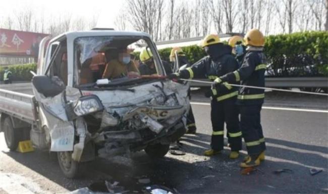造成湖南高速交通事故16人死亡，66人受伤惨烈交通事故的原因是什么？