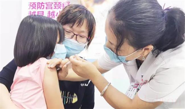重庆将为在校女学生免费接种HPV疫苗（接种的年龄有限制吗？）