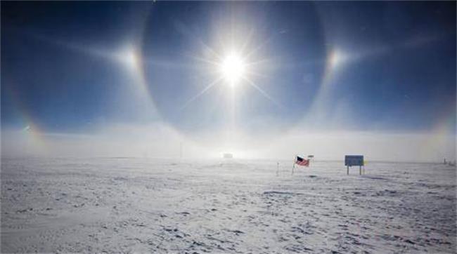 为什么在北极太阳起码在大半年不下落