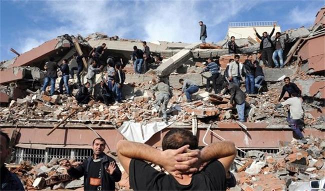 土耳其地震是（“超级太空武器”所引发的吗？）