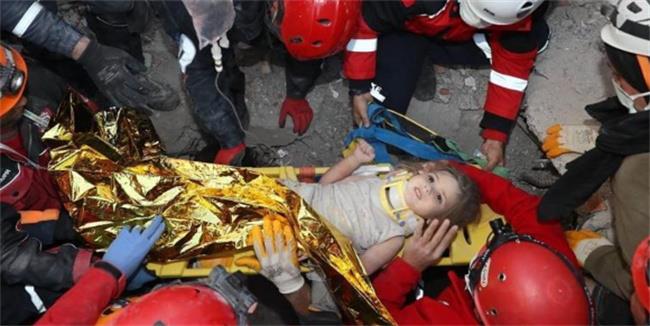 土耳其震后上千名儿童与父母失散（这些孩子该何去何从）