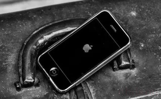 为何初代未拆封iPhone拍出37.9万元高价