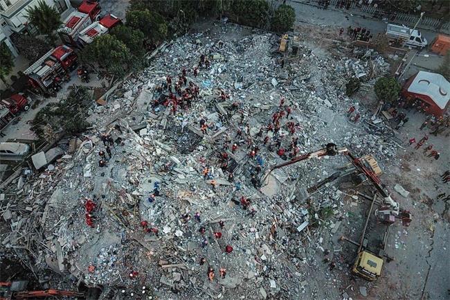 土耳其什么时候发生7.8级地震？导致房屋倒塌，一片狼藉