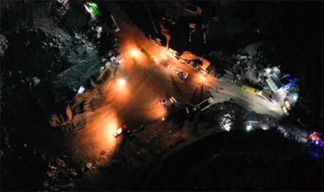 内蒙古露天煤矿坍塌事故（救援进展如何？）