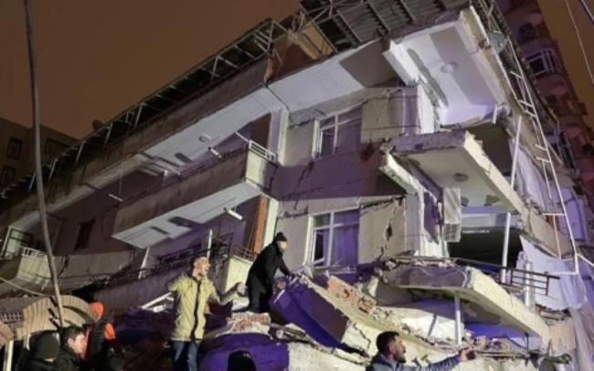 土耳其千年古堡地震中倒塌，地震伤亡究竟多少？