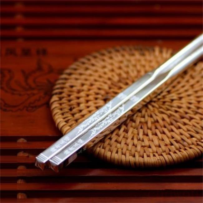 银筷子变黑是什么原因（银筷子变黑是什么道理）