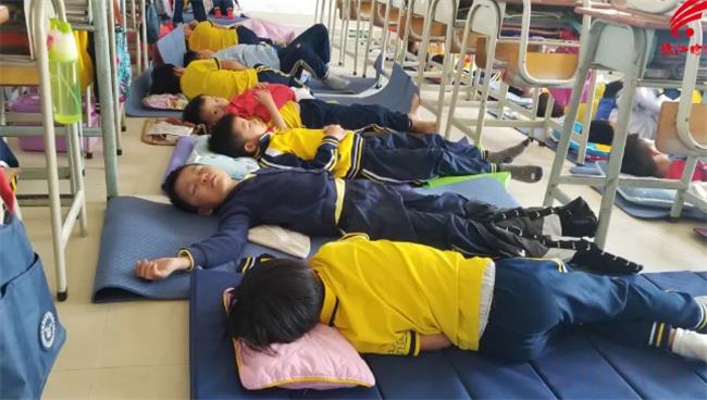 小学趴着睡对于身体有没有影响