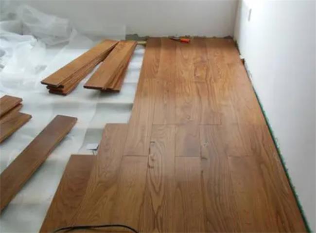 买二手房的木地板要不要换掉