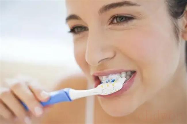 坐月子刷牙好还是不刷牙好