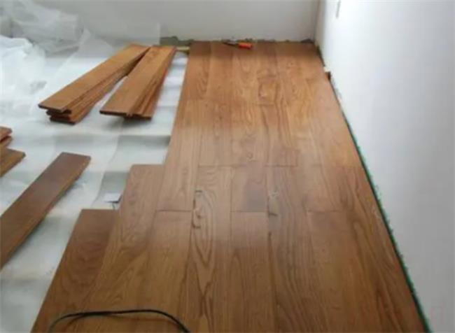实木地板很多年了可以做翻新吗
