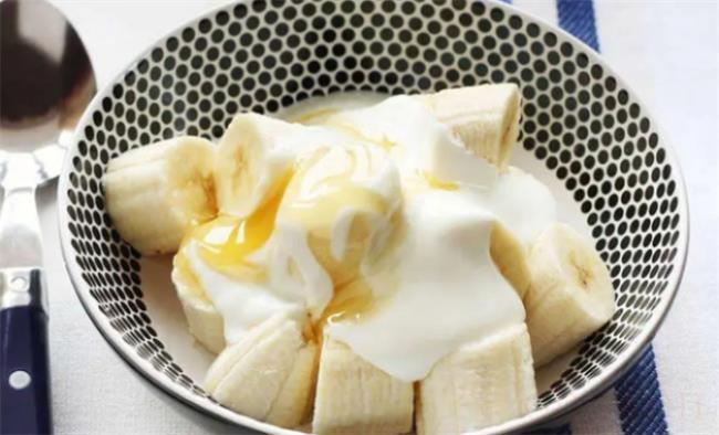 香蕉酸奶是饭前吃或是饭后服用