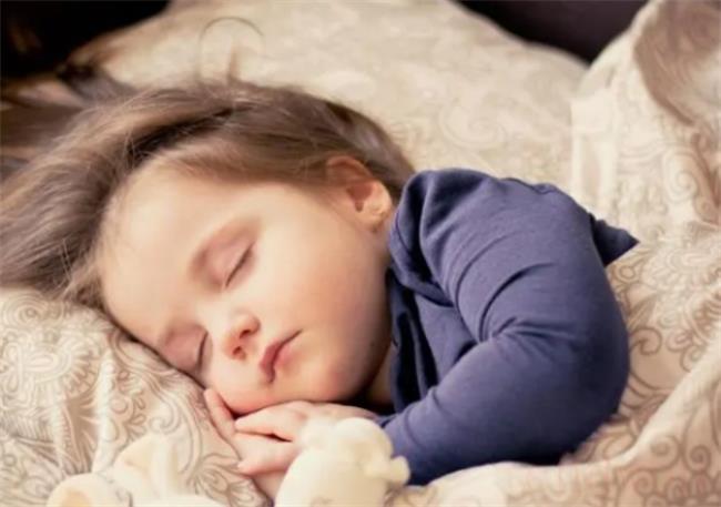 新生儿睡觉老不踏实是什么原因