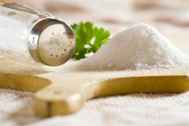 少吃或不吃盐会使身体脱水