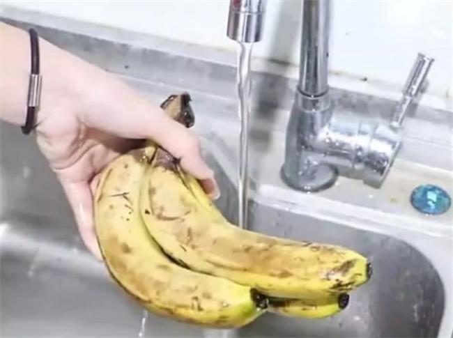 香蕉用水冲一冲真是厉害