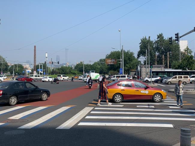 闯红灯罚款多少（关于道路交通安全法规定）