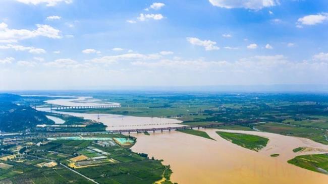 长江流域和黄河流域的分水岭是哪里