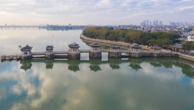 中国乃至世界第一座启闭式浮桥是什么桥