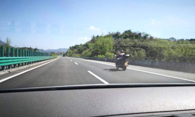 摩托车可以上高速吗