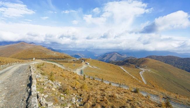 华北屋脊是指哪个山